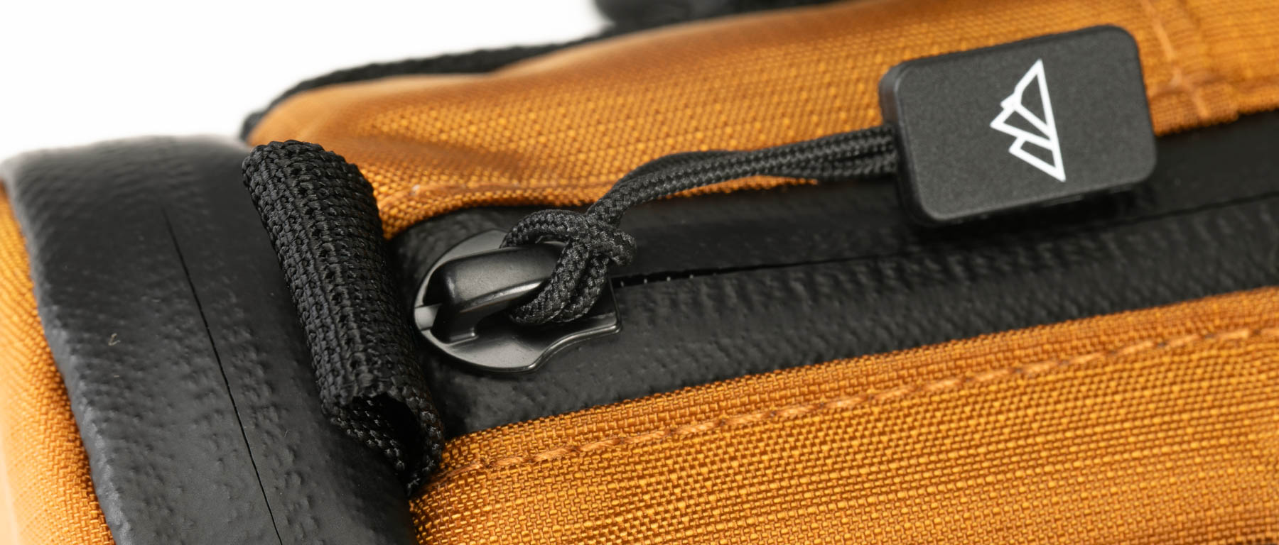 Almsthre Compact Bar Bag